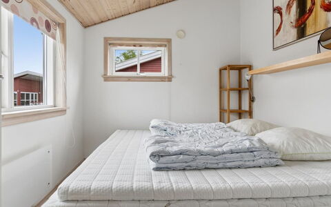 Sannie - 2.8Km from the Sea: Bois, Design Intérieur, Chambre, Meubles, Lit, Plafond, Sol, Sol, Pièce, Literie