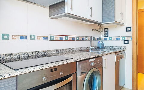 Marina Azul: Principaux Appliance, Cuisine, Sol, Comptoir, Sol, Appartement, Appareil De Cuisine, Tuile, Cabinetry, Evier