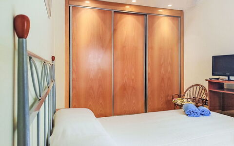 Marina Azul: Bois, Sol, Design Intérieur, Meubles, Sol, Lit, Pièce, Chambre, Porte, Drap De Lit