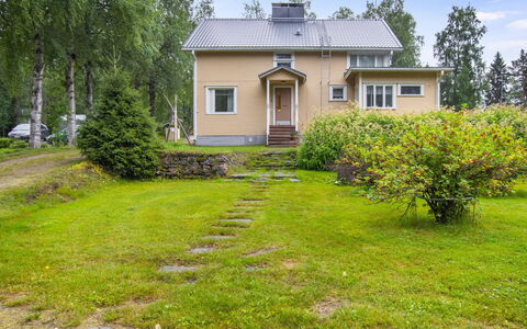 Alpola: Herbe, Bâtiment, Maison, Domicile, Zone Résidentielle, Arbuste, Chalet, Toit, Lot Terre