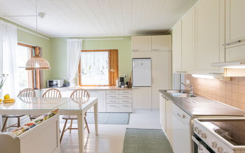 Alpola: Design Intérieur, Sol, Meubles, Sol, Bois, Plafond, Parquet, Cuisine, Pièce, Domicile