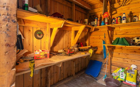 Alpola: Bois, Plafond, Tache De Bois, Pièce, Dur, Planche, Lumber, Contre-Plaqué, Étagère, Vernis
