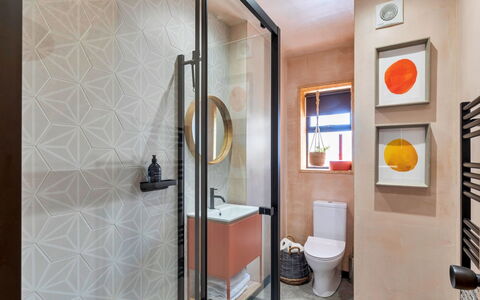Bognor Regis 602: Design Intérieur, Mur, Sol, Sol, Luminaire, Éclairage, Plafond, Luminaire Plomberie, Salle De Bains, Orange
