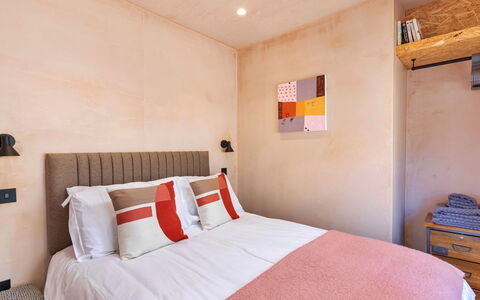 Bognor Regis 602: Meubles, Lit, Design Intérieur, Chambre, Mur, Drap De Lit, Sol, Sol, Literie, Bois