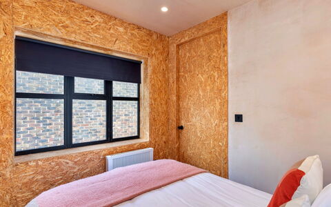 Bognor Regis 602: Mur, Bois, Marron, Chambre, Brique, Tache De Bois, Literie, Drap De Lit, Dur, Lit