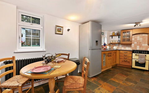 The Old Barn, Hadlow: Meubles, Sol, Design Intérieur, Bois, Cabinetry, Sol, Cuisine, Comptoir, Plafond, Pièce