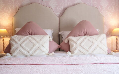 The Old Schoolhouse at Penrhos: Lit, Literie, Chambre, Meubles, Drap De Lit, Design Intérieur, Coussin, Linge, Rose, Throw Pillow