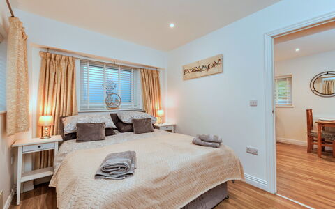 North View Annexe: Meubles, Lit, Design Intérieur, Chambre, Literie, Drap De Lit, Bois, Linge, Plafond, Sol