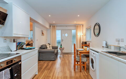 North View Annexe: Meubles, Cuisine, Sol, Design Intérieur, Parquet, Principaux Appliance, Sol, Appareil De Cuisine, Comptoir, Bois
