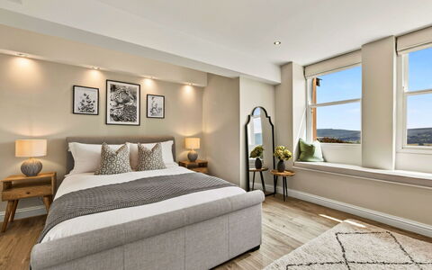 Willow'S View: Meubles, Lit, Design Intérieur, Sol, Sol, Chambre, Mur, Pièce, Bois, Plafond