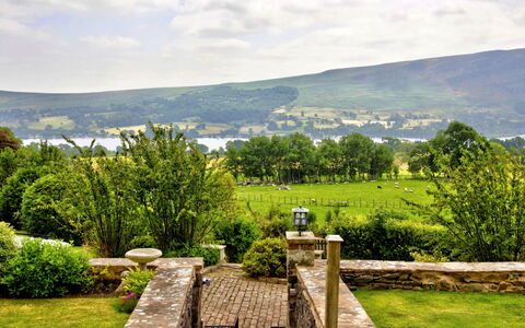 Willow'S View: Herbe, Paysage Naturel, Paysage, Colline, Arbuste, Jardin, Nuage, Lot Terre, Couverture De Sol