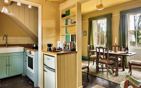 Bourne Edge: Meubles, Design Intérieur, Sol, Bois, Sol, Plafond, Cuisine, Comptoir, Éclairage, Cabinetry