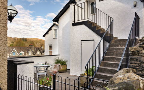 The Lake Gables: Mur, Balustrade, Escaliers, Balustre, Composite, Clôture, Le Fer, Balcon, Porche, Plante D'Appartement
