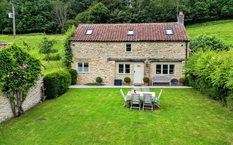 The Burrows: Chalet, Jardin, Pelouse, Ferme, Cour