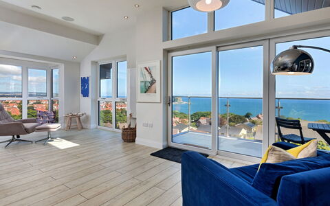The Penthouse, Scarborough: Meubles, Sol, Sol, Design Intérieur, Parquet, Plafond, Table, Chaise, Mer, Recours