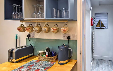 No.3 Sandside: Appareil De Cuisine, Cuisine, Design Intérieur, Rayonnage, Meubles, Étagère, Petit Appareil, Éclairage, Pièce, Électroménager