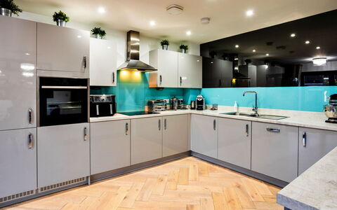 South Beach House: Cuisine, Appareil De Cuisine, Principaux Appliance, Design Intérieur, Comptoir, Sol, Cabinetry, Meubles, Sol, Plafond