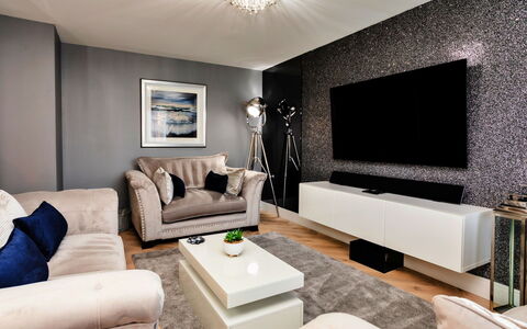 South Beach House: Meubles, Design Intérieur, Mur, Sol, Salon, Canapé, Sol, Domicile, Télévision, Plafond