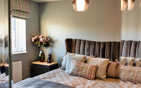 South Beach House: Meubles, Lit, Chambre, Design Intérieur, Literie, Drap De Lit, Bois, Linge, Throw Pillow, Textile