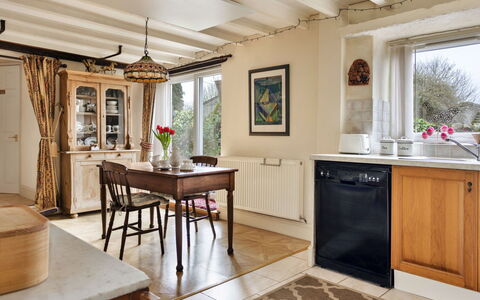 Vine Barn: Meubles, Design Intérieur, Sol, Bois, Cabinetry, Plafond, Pièce, Sol, Éclairage, Cuisine