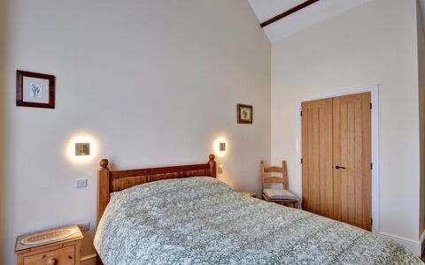 The Owls Rest: Lit, Meubles, Chambre, Mur, Design Intérieur, Bois, Plafond, Sol, Literie, Sol