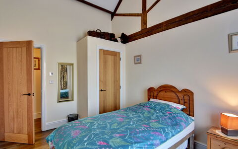 The Owls Rest: Meubles, Chambre, Bois, Lit, Design Intérieur, Drap De Lit, Literie, Plafond, Sol, Sol
