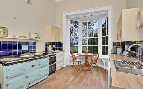 Clavering Hall: Design Intérieur, Sol, Cuisine, Bois, Meubles, Sol, Comptoir, Cabinetry, Appareil De Cuisine, Principaux Appliance