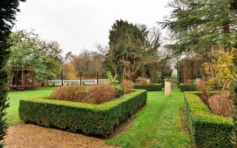 The Potting Shed at Island Hall: Feuille, La Nature, Herbe, Vert, Végétation, Jardin, Arbuste, Paysage, Communauté Des Plantes