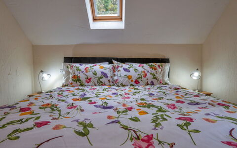 Rough Close Farm Cottage: Chambre, Drap De Lit, Lit, Literie, Linge, Meubles, Design Intérieur, Textile, Pièce, Cadre De Lit