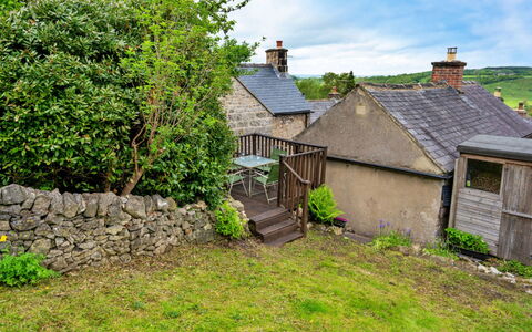 East Bank: Herbe, Maison, Chalet, Arbuste, Paysage, Zone Rurale, Toit, Domicile, Lot Terre