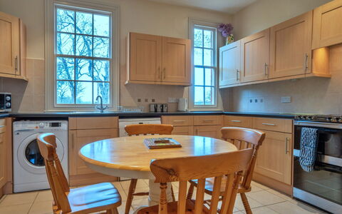 South Lodge at Longford: Meubles, Cabinetry, Sol, Comptoir, Design Intérieur, Cuisine, Sol, Bois, Appareil De Cuisine, Principaux Appliance
