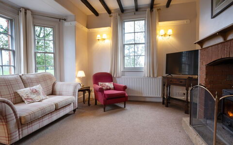 South Lodge at Longford: Meubles, Mur, Design Intérieur, Bois, Sol, Plafond, Sol, Pièce, Éclairage, Salon