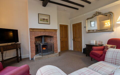 South Lodge at Longford: Mur, Meubles, Domicile, Sol, Cadre, Pièce, Salon, Plafond, Foyer