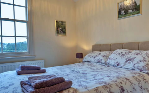 South Lodge at Longford: Lit, Chambre, Drap De Lit, Literie, Bois, Meubles, Linge, Cadre De Lit, Sol, Design Intérieur