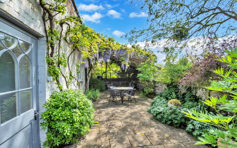 The Pottage: Végétation, Arbuste, Communauté Des Plantes, Jardin, Couverture De Sol, Dalle, Cour, Aménagement Paysager, Passerelle