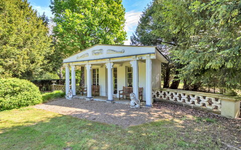 The Pottage: Domicile, Porte, Biens, Colonne, Chalet, Jardin, Ferme, Ombre, Structure En Plein Air, Batiments Jardin