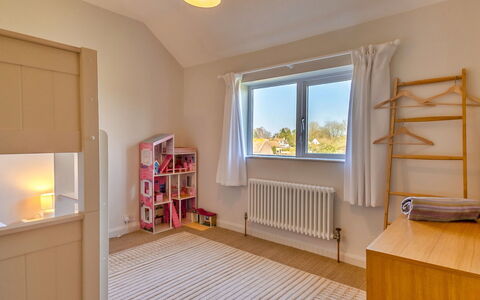 The Old Windmill: Design Intérieur, Sol, Sol, Meubles, Mur, Bois, Plafond, Pièce, Chambre, Lit