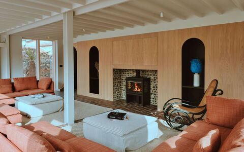 Arc Next-The-Sea: Design Intérieur, Meubles, Sol, Mur, Sol, Bois, Plafond, Canapé, Salon, Domicile