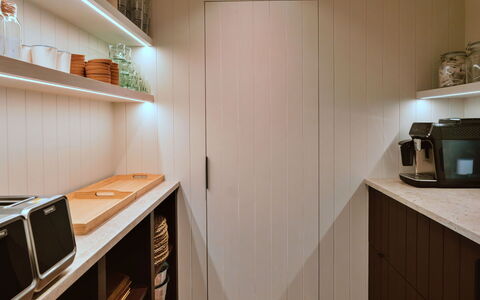 Arc Next-The-Sea: Mur, Design Intérieur, Bois, Plafond, Sol, Éclairage, Cuisine, Meubles, Rayonnage, Luminaire