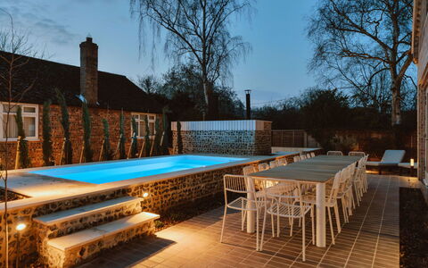 Arc Next-The-Sea: Piscine, Composite, Recours, Mobilier De Jardin, Ombre, Biens, Eco Hôtel, Arrière-Cour, Brique, Béton