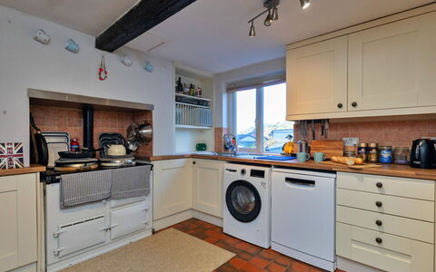 Ingersley Cottage: Appareil De Cuisine, Cuisine, Principaux Appliance, Comptoir, Sol, Cabinetry, Cuisinière, Bois, Design Intérieur, Électroménager