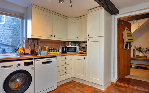 Ingersley Cottage: Appareil De Cuisine, Principaux Appliance, Cuisine, Sol, Comptoir, Bois, Design Intérieur, Cabinetry, Sol, Électroménager