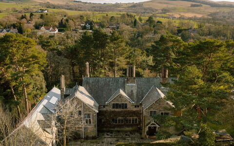 Greenacres: Arbre, Maison, Paysage, Domicile, Toit, Zone Rurale, Chalet, Biens, Établissements Humains, Manoir