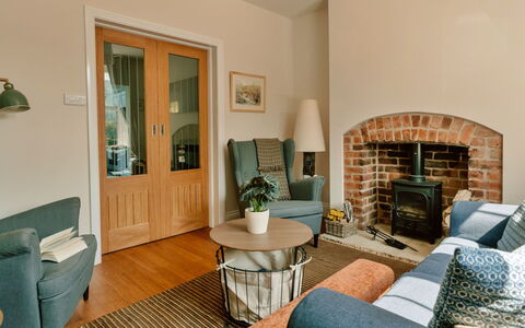2 Haywood View: Meubles, Design Intérieur, Sol, Mur, Bois, Sol, Salon, Canapé, Chaise, Table