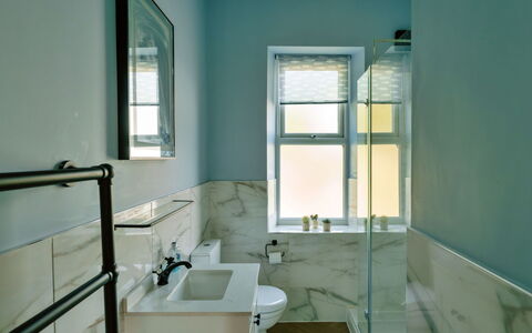 2 Haywood View: Mur, Sol, Design Intérieur, Luminaire Plomberie, Sol, Salle De Bains, Plomberie, Domicile, Composite, Tuile