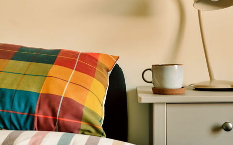 2 Haywood View: Linge, Meubles, Chambre, Drap De Lit, Literie, Lit, Oreiller, Couette, Throw Pillow, Lampe