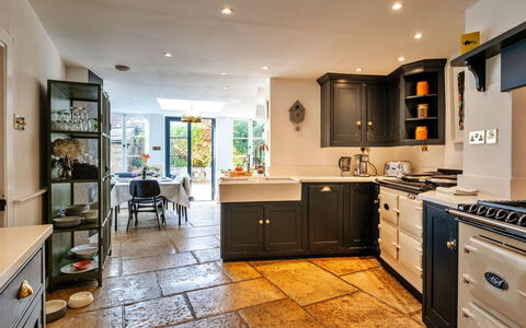 Morley House: Meubles, Sol, Design Intérieur, Bois, Cabinetry, Sol, Cuisine, Comptoir, Éclairage, Domicile