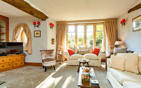Dunford Barn: Meubles, Design Intérieur, Bois, Canapé, Domicile, Salon, Éclairage, Maison, Pièce, Plafond