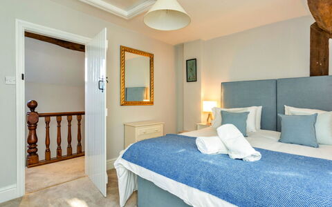 Dunford Barn: Meubles, Mur, Chambre, Lit, Bois, Sol, Design Intérieur, Sol, Plafond, Literie