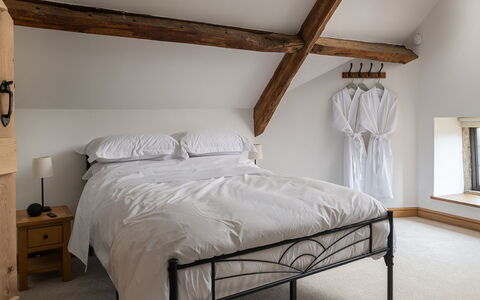 Tranquility House: Lit, Meubles, Chambre, Literie, Design Intérieur, Drap De Lit, Mur, Sol, Sol, Bois